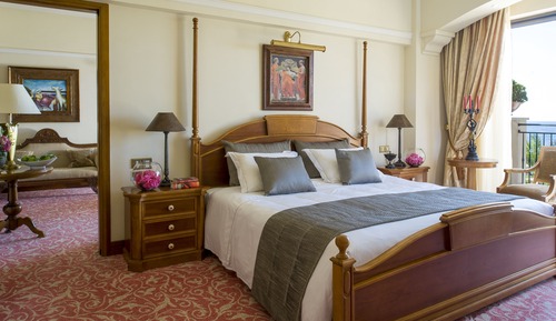 Suite (Queen Verenikis)