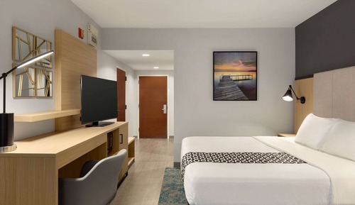 Room, 1 King Bed, Accessible, Non Smoking (Hearing)