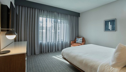 Suite, 1 Bedroom, Non Smoking, Courtyard View (Hearing Accessible)