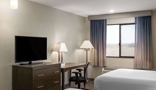 Deluxe Studio Suite, 2 Queen Beds, Non Smoking
