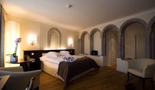 Suite, 1 Queen Bed, Lake View