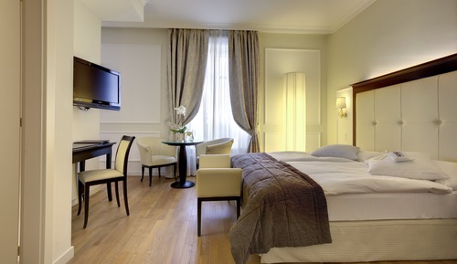 Superior Room, 1 Queen Bed, City View