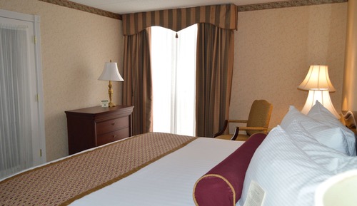 Suite, 1 King Bed, Non Smoking, Kitchenette