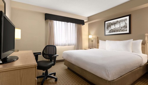Standard Room, 1 King Bed, Accessible, Non Smoking (3rd Floor)