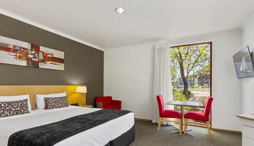King Spa Suite