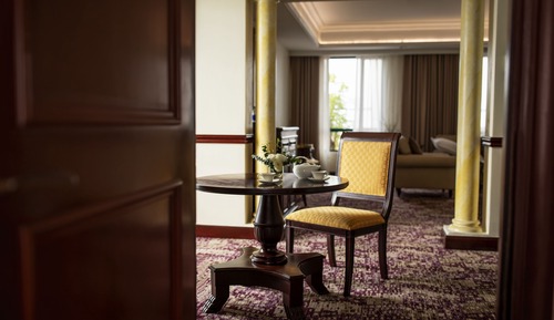 Club Suite, 1 King Bed, Non Smoking