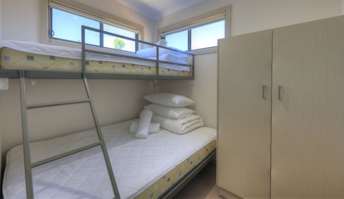 3 Bedroom Waterfront Deluxe Cabin