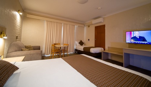 Standard Twin Room, Kitchenette (1 queen and 1 single bed)