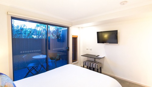 Room, 1 Queen Bed, Ground Floor