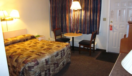 Economy Room, 1 Queen Bed, Non Smoking