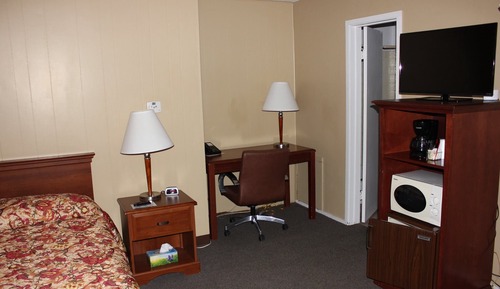 Classic Single Room, 1 Queen Bed, Non Smoking, Refrigerator & Microwave