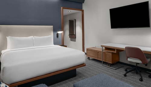 Room, 1 King Bed (Mobility/Hearing Access, Roll-In Shwr)