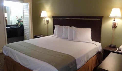 Deluxe Room, 1 King Bed, Non Smoking, Hot Tub