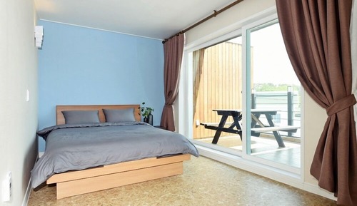 Room (Sunduk)