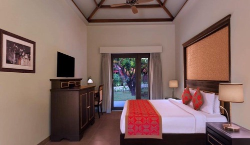 Deluxe Cottage King Bed Garden View