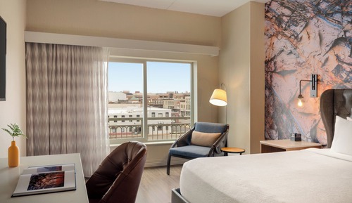 Standard Room, 1 King Bed, River View