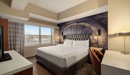 Suite, 1 King Bed, River View (Living Area)