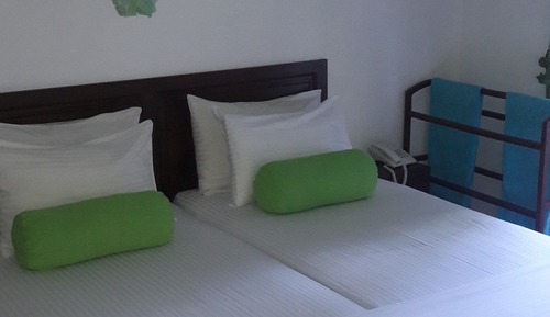 Middle Room with forest view with Garden bathroom and AC 