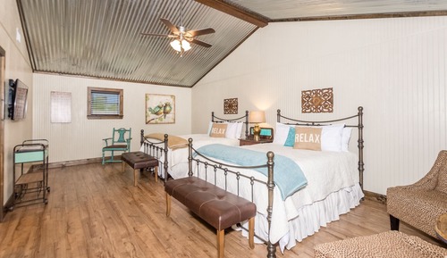 Cottage, Vineyard View (Love Birds)