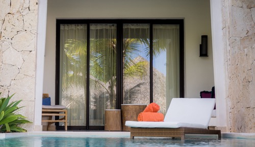 Junior Suite Swim Out Double Beds
