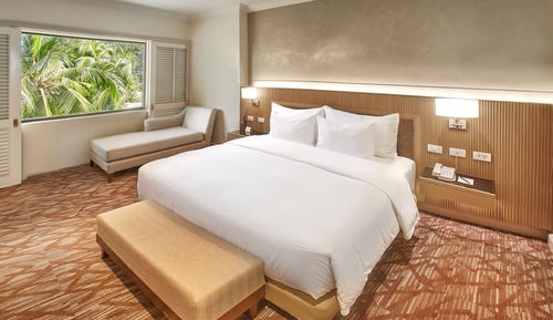 Junior Suite with Lounge Access