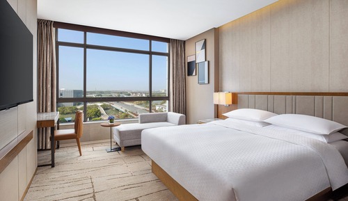 Premier Room, 1 King Bed, City View