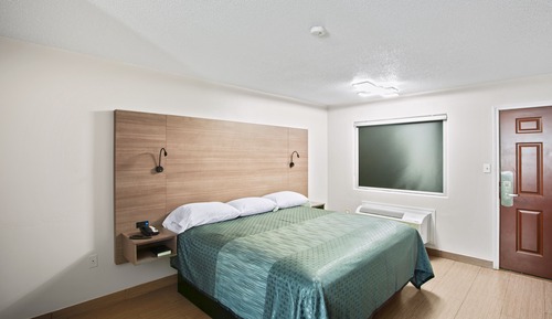 Standard Room, 1 King Bed, Smoking