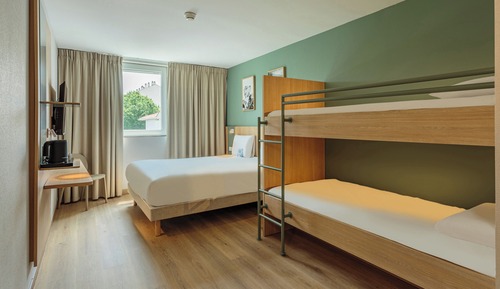 Standard Room (1 Double Bed, 1 Double Bunk Bed)