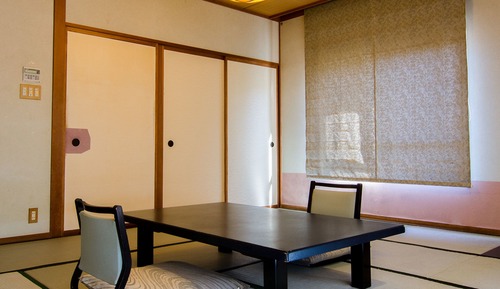 Japanese-Style Room with Mountain View (20sqm)