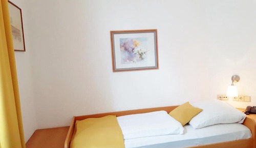 Basic Single Room, 1 Twin Bed, Non Smoking