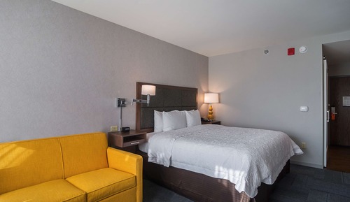 Room, 1 King Bed, Accessible, Bathtub (Hearing)