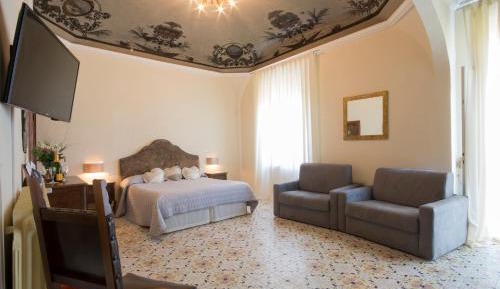 Family Room (2 Adults + 2 Children)