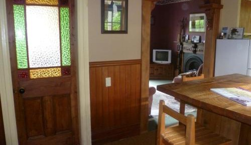 Two-Bedroom Cottage with Private Bathroom - The Bottom House
