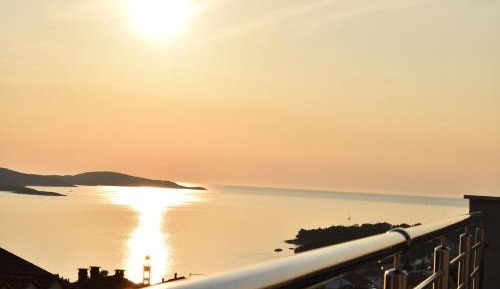 One-Bedroom Apartment with Rooftop Spa Bath