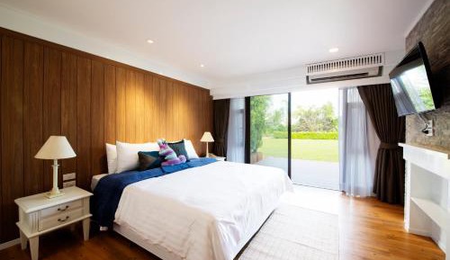 Deluxe Double or Twin Room with Mountain View