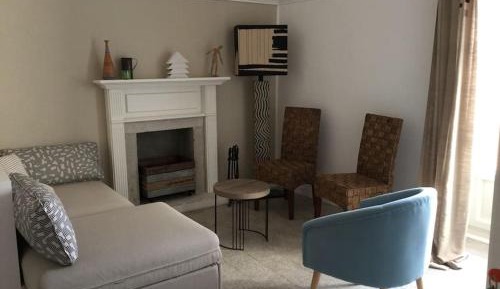 Apartment with Mountain View