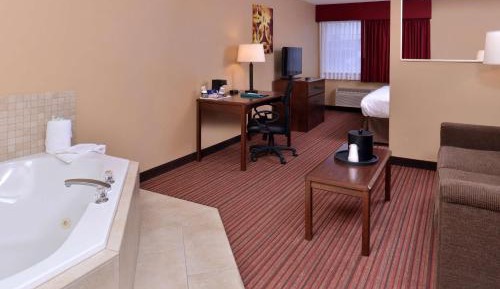 King Suite with Sofa Bed and Whirlpool - Non-Smoking