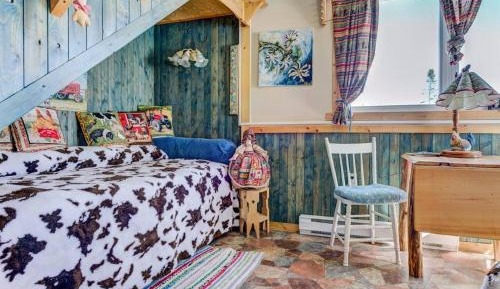 Double Room with Two Single Beds with Private Bathroom