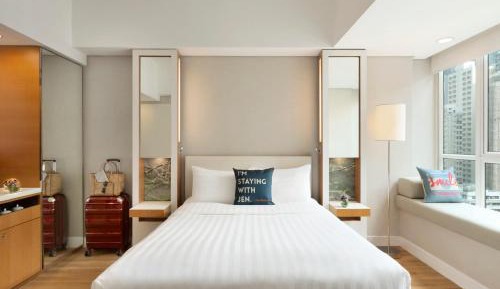 Deluxe Queen Room with City View