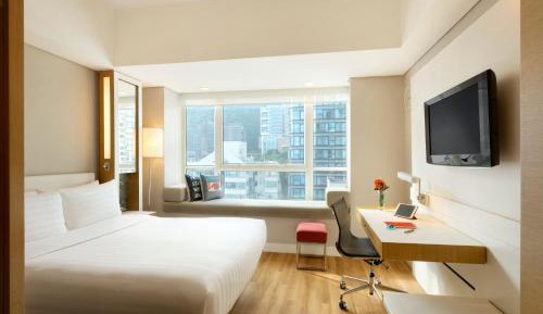 Club Queen Room with Mountain View