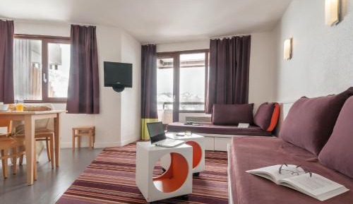 Select One-Bedroom Apartment (7 People)