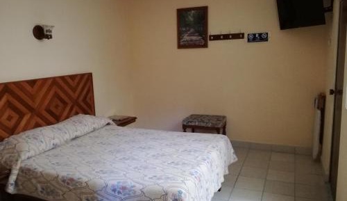 Deluxe Room (2 Adults + 1 Child)