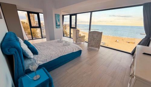 Apartment with Frontal Sea View