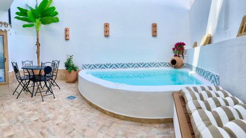 Deluxe Suite with Spa Bath