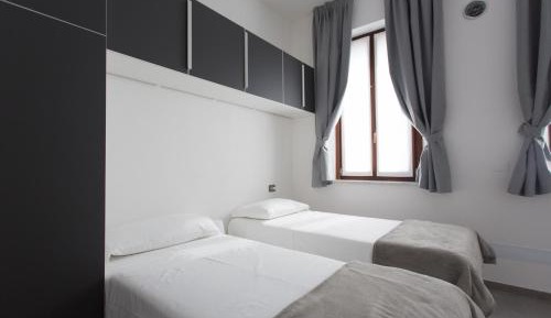 Two-Bedroom Deluxe Apartment with Balcony
