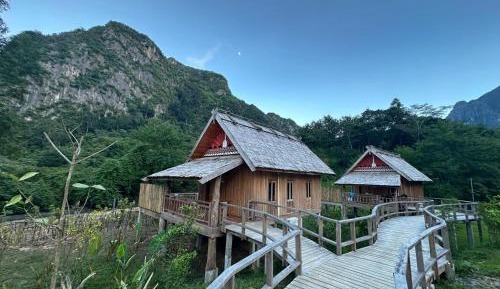 Cottage with Mountain View