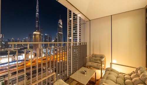 Four-Bedroom Apartment with Balcony 