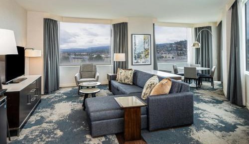 One-Bedroom King Suite with Sofa Bed 
