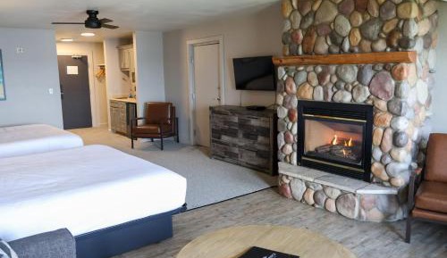 Lakeside Lodge Family Room