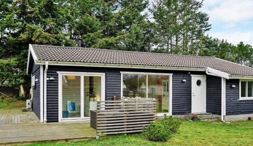 Three-Bedroom Holiday Home 